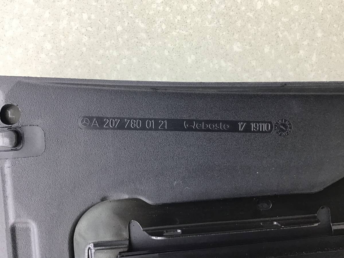 Стекло люка/крыши Mercedes-Benz E-Class (C207) 2009-2016 Стекло люка/крыши Mercedes-Benz E-Class (C207) 2009-2016