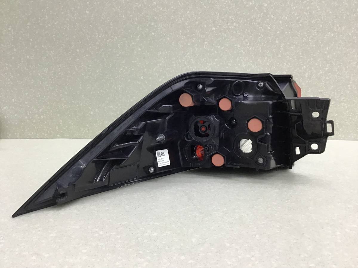 Фонарь задний наружный правый Toyota Rav 4 (XA50) 2018>