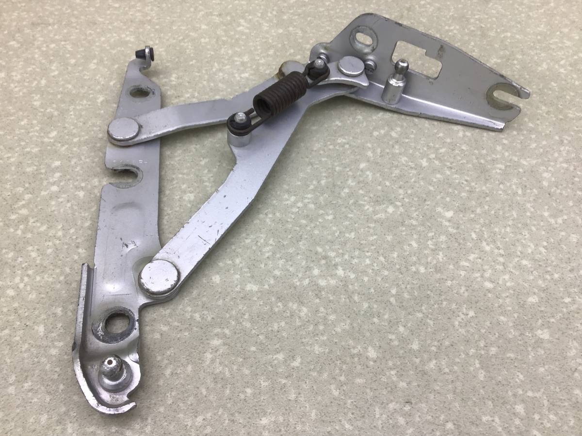 Петля крышки багажника Volkswagen Jetta (1K) 2006-2011 Петля крышки багажника Volkswagen Jetta (1K) 2006-2011