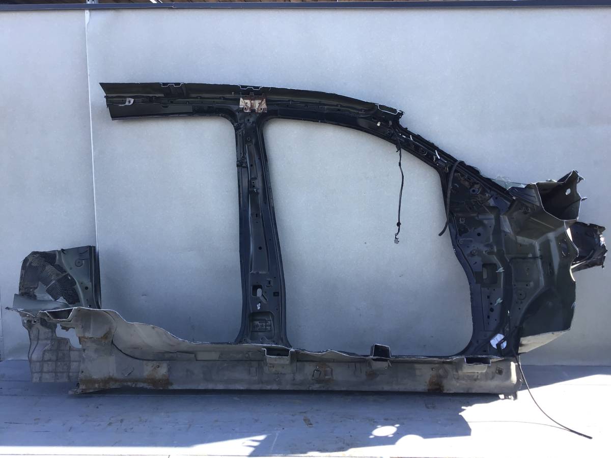 Порог со стойкой левый Infiniti QX56 (JA60) 2004-2010 Порог со стойкой левый Infiniti QX56 (JA60) 2004-2010