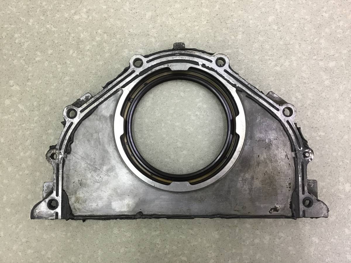 Крышка коленвала задняя Infiniti QX56 (JA60) 2004-2010 Крышка коленвала задняя Infiniti QX56 (JA60) 2004-2010