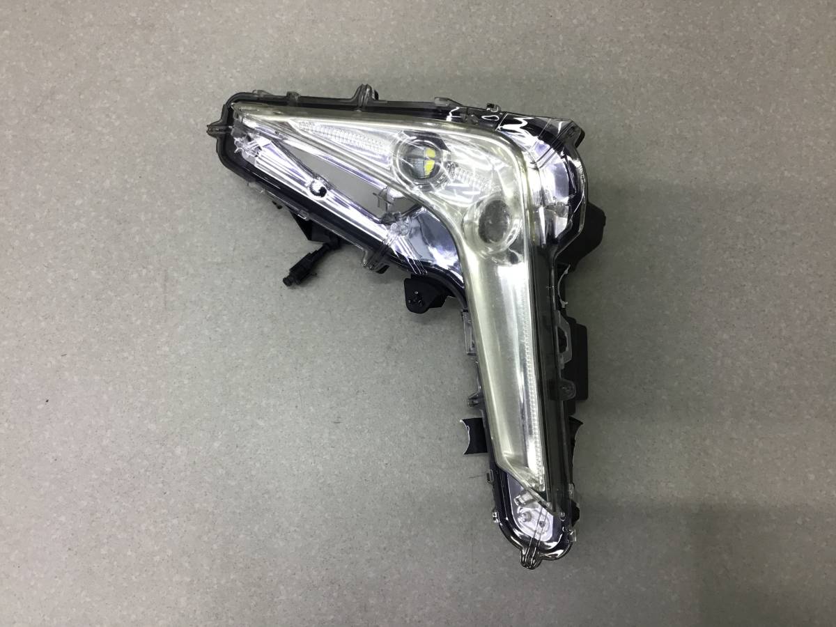 Фара противотуманная левая Lexus LX450D /570 (VDJ201) 2015-2022 Фара противотуманная левая Lexus LX450D /570 (VDJ201) 2015-2022