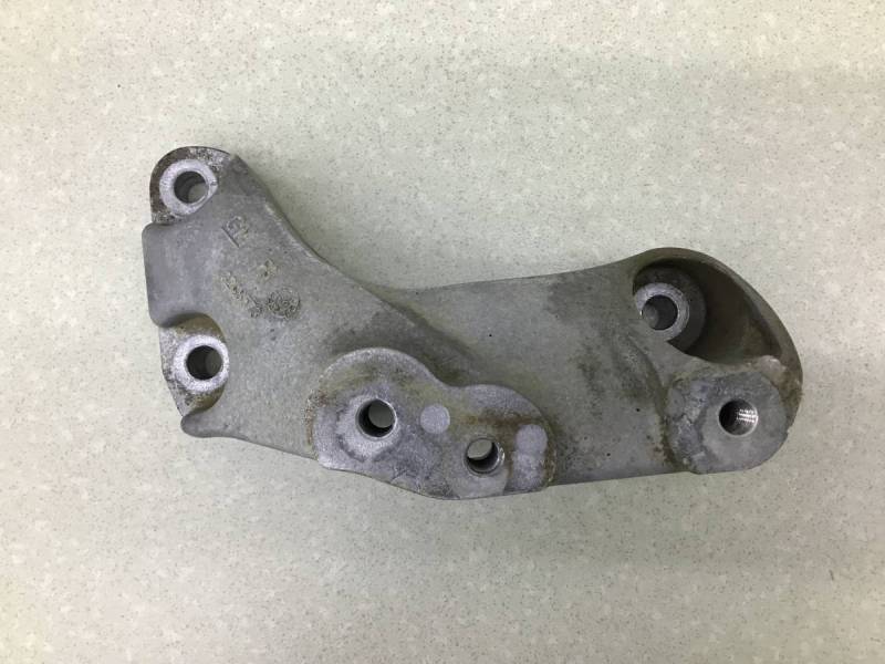Кронштейн КПП Chevrolet Cruze (J300) 2009-2016 Кронштейн КПП Chevrolet Cruze (J300) 2009-2016