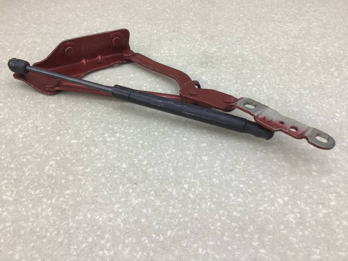 Петля крышки багажника Renault Megane (2) 2002-2009 Петля крышки багажника Renault Megane (2) 2002-2009