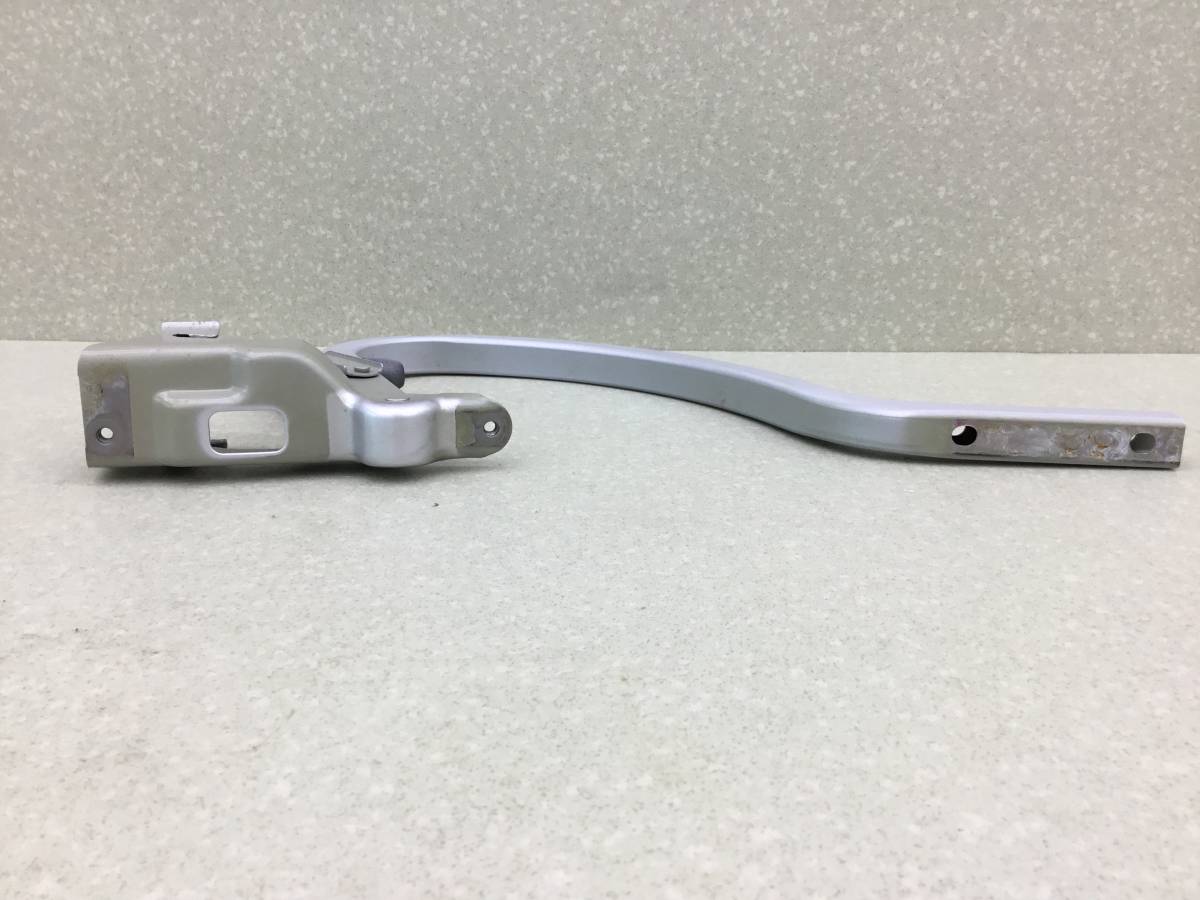 Петля крышки багажника Hyundai Elantra (MD) 2011-2016 Петля крышки багажника Hyundai Elantra (MD) 2011-2016