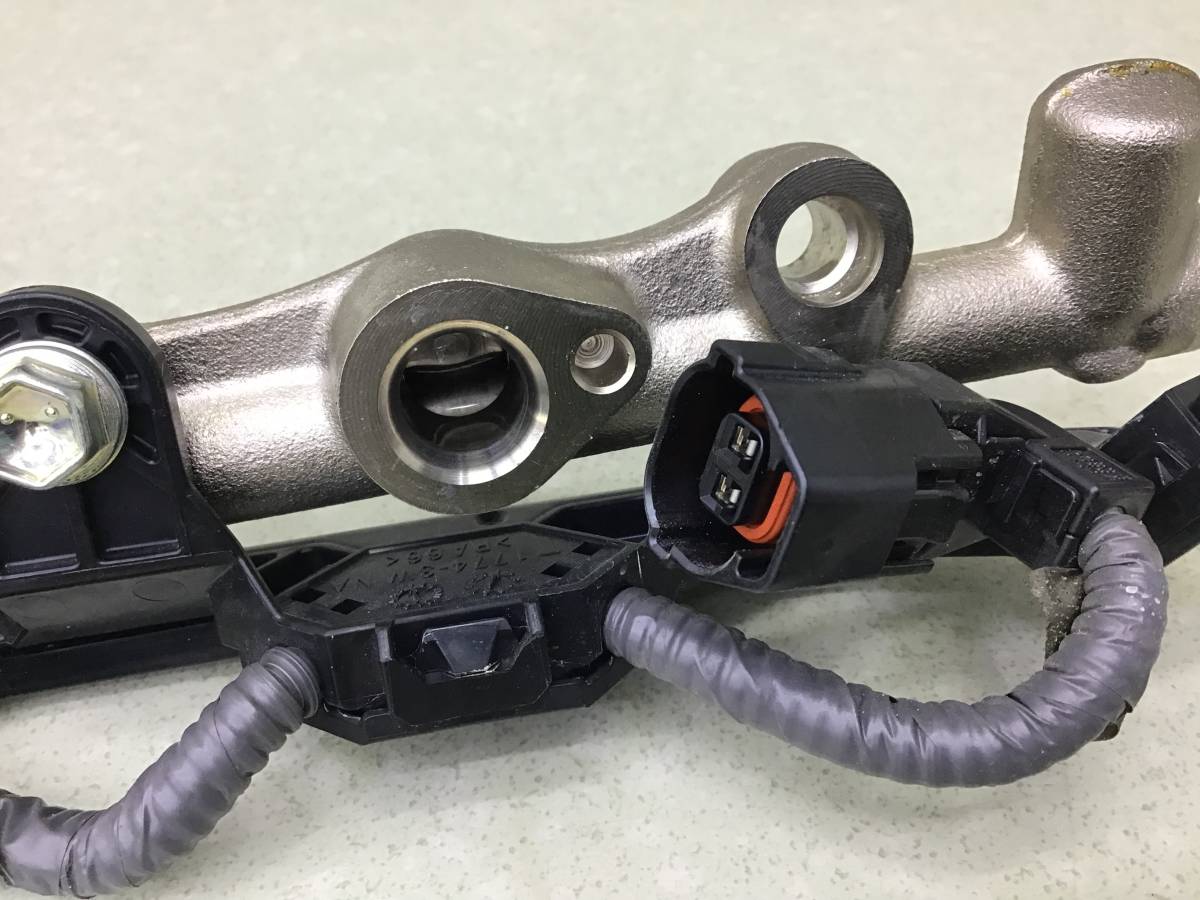 Рейка топливная (рампа) Toyota Land Cruiser (J300) 2021>