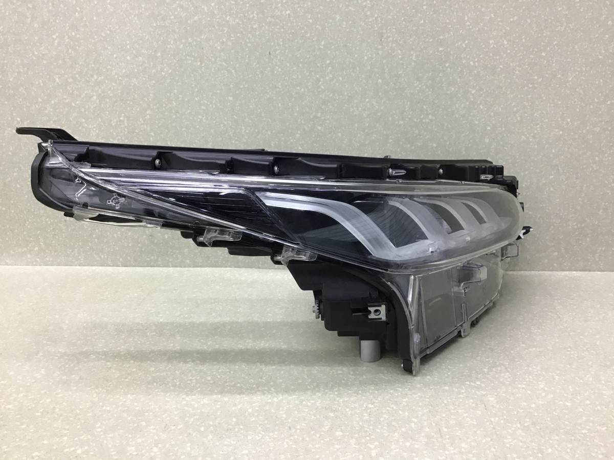 Фара правая Toyota Fortuner (GUN156, TGN156) 2015-н.в. Фара правая Toyota Fortuner (GUN156, TGN156) 2015-н.в.