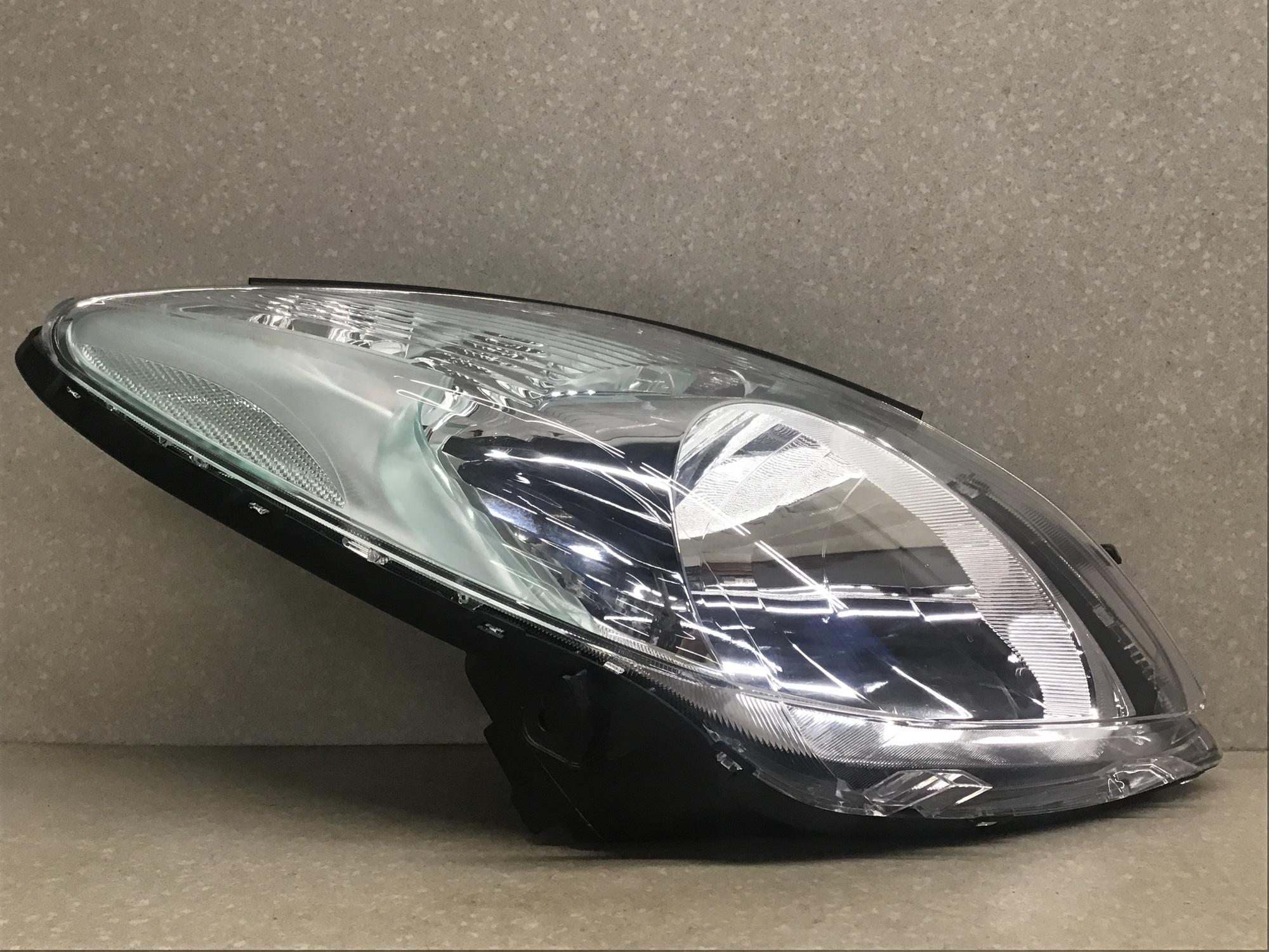 Фара правая Toyota Vitz P90 2005-2011 Фара правая Toyota Vitz P90 2005-2011