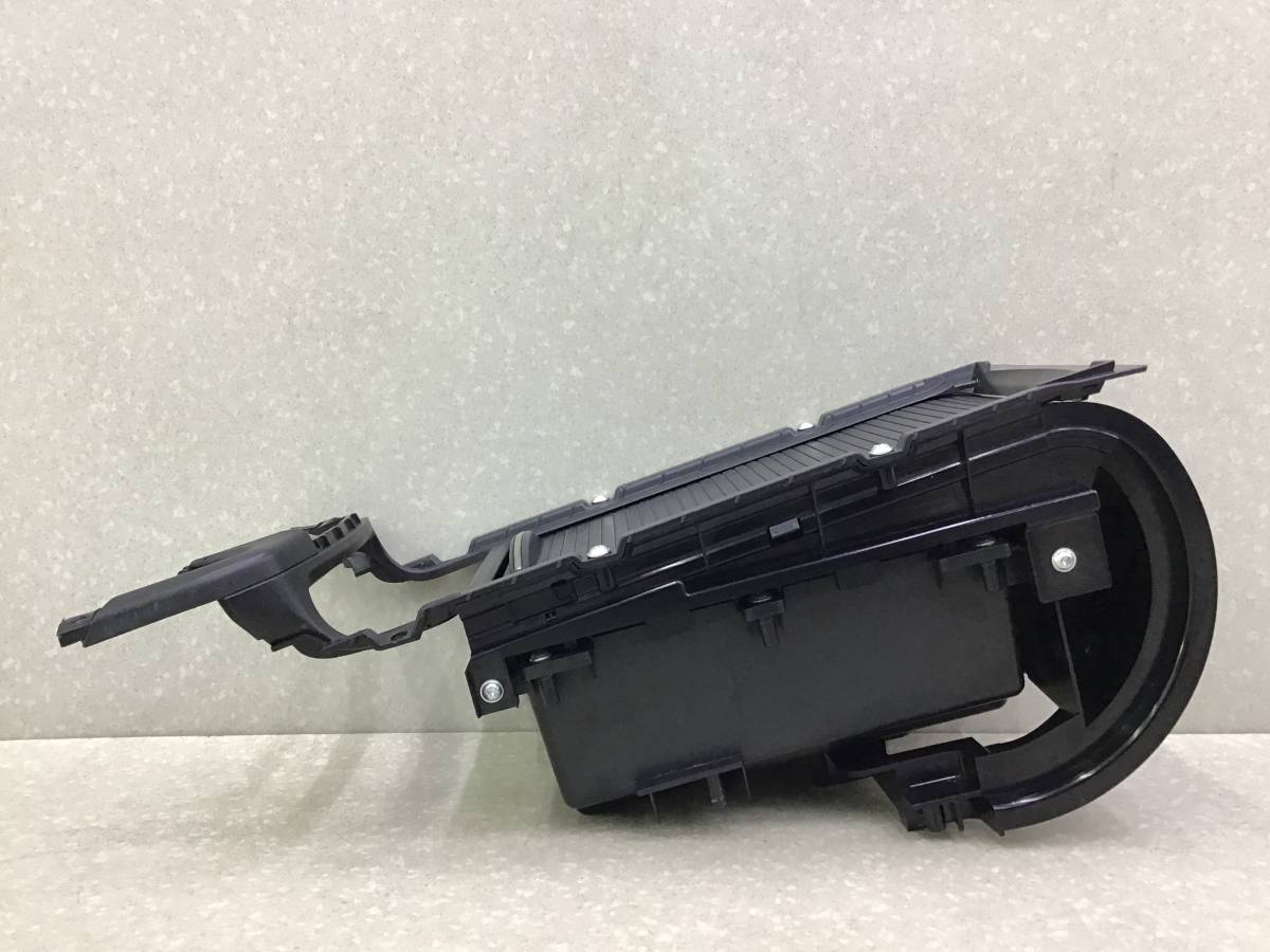 Подстаканник Honda Civic 4D (FD1, FD2, FD3) 2006-2012 Подстаканник Honda Civic 4D (FD1, FD2, FD3) 2006-2012