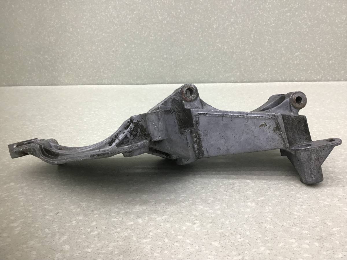 Кронштейн генератора Renault Megane (2) 2002-2009 Кронштейн генератора Renault Megane (2) 2002-2009