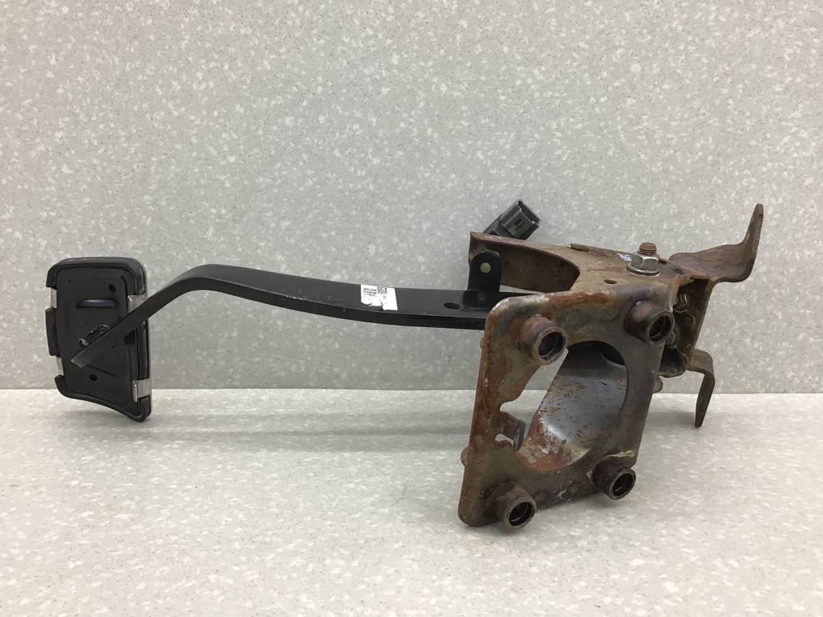 Педаль тормоза Kia Sorento (XM) 2009-2021 Педаль тормоза Kia Sorento (XM) 2009-2021