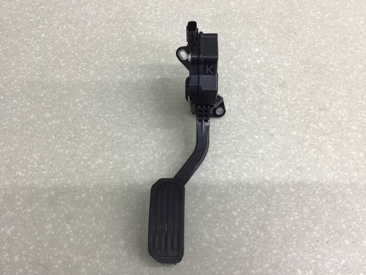 Педаль газа Toyota Highlander (U40) 2007-2013 Педаль газа Toyota Highlander (U40) 2007-2013