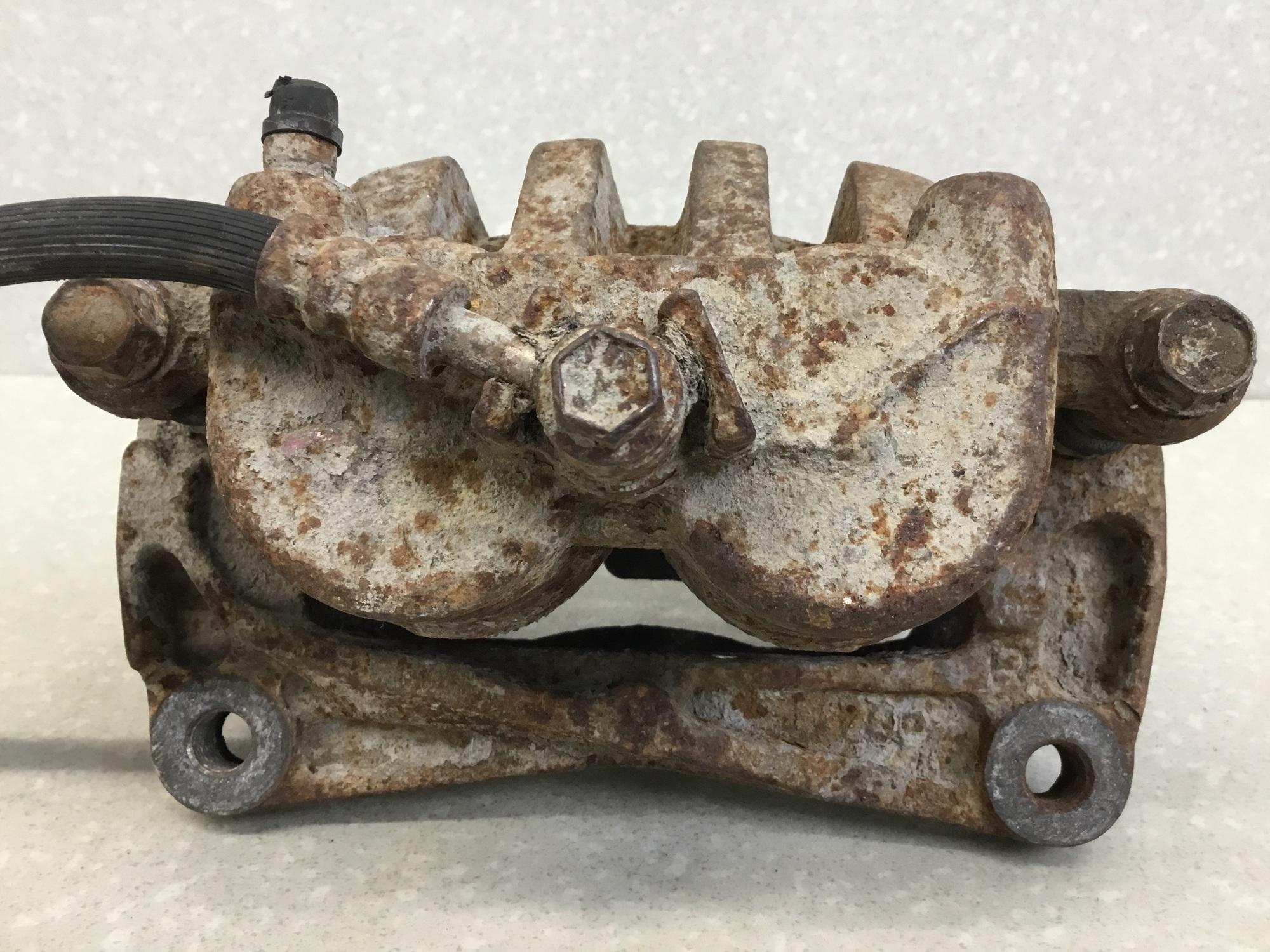 Суппорт передний правый, Subaru Impreza (G11) 2000-2007 Суппорт передний правый, Subaru Impreza (G11) 2000-2007