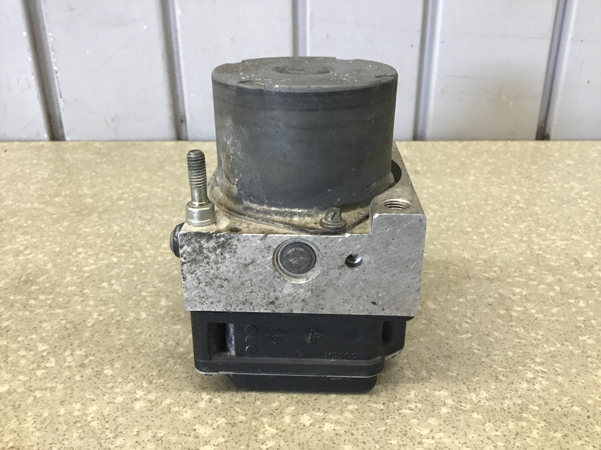Блок ABS (насос), Nissan Micra (K12E) 2002-2010 Блок ABS (насос), Nissan Micra (K12E) 2002-2010