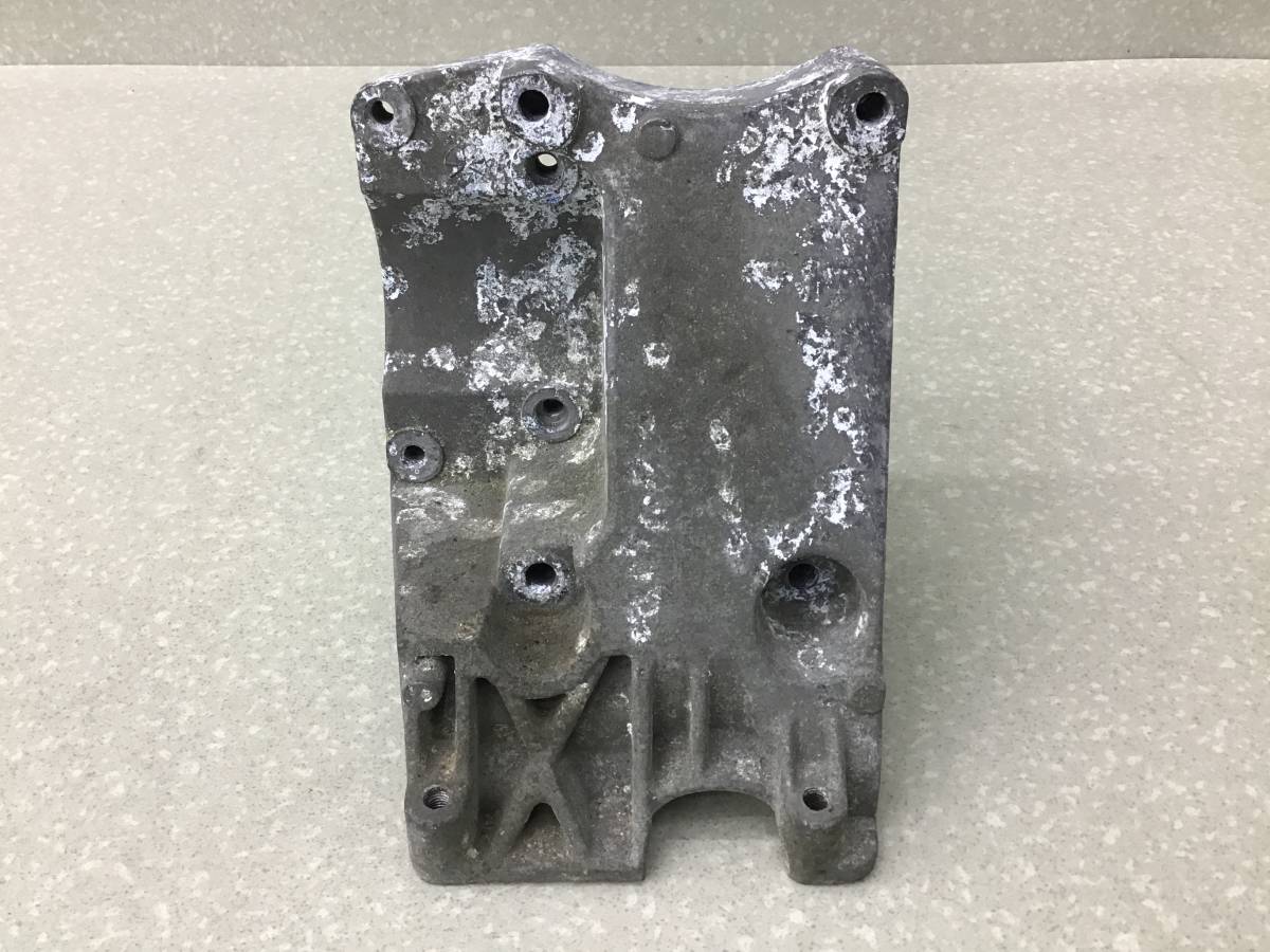 Кронштейн кондиционера Ford Focus 3 (CB8) 2011-2019 Кронштейн кондиционера Ford Focus 3 (CB8) 2011-2019