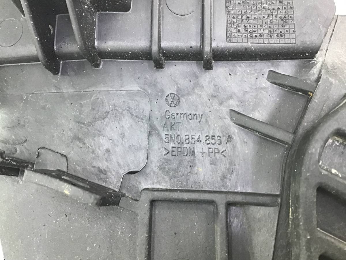Брызговик задний правый Volkswagen Tiguan (5N2) 2011-2016 Брызговик задний правый Volkswagen Tiguan (5N2) 2011-2016