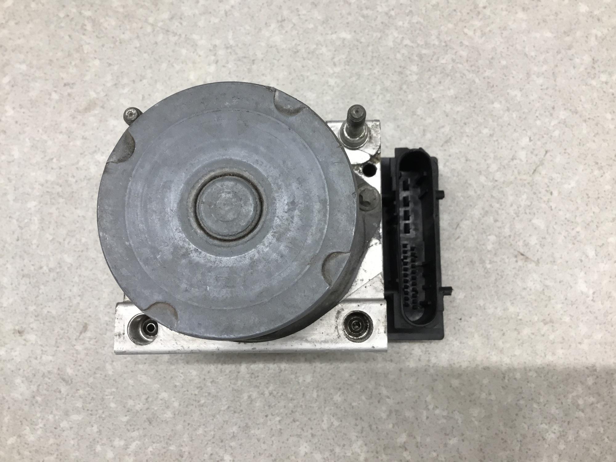 Блок ABS (насос) Subaru Legacy (B13) 2003-2009 Блок ABS (насос) Subaru Legacy (B13) 2003-2009