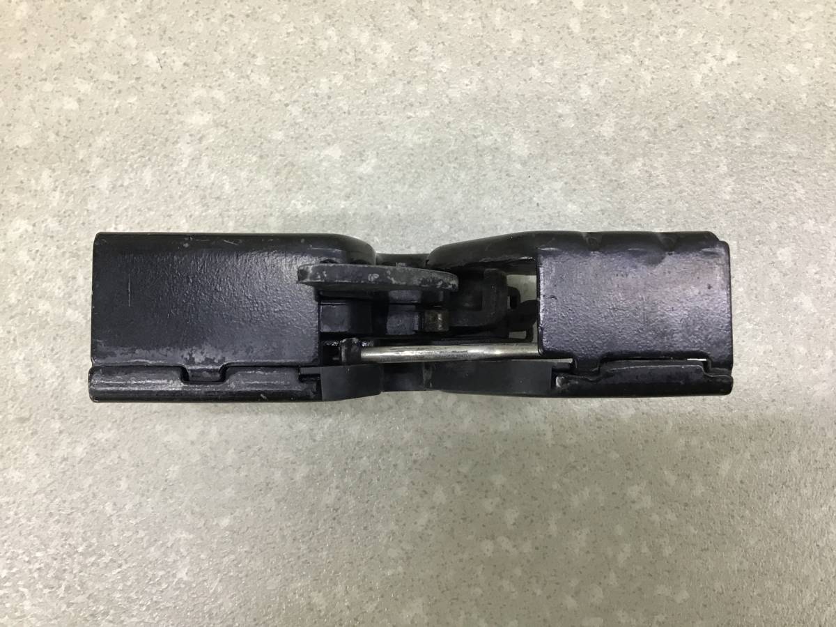 Замок капота Volkswagen Caddy 2004-2016 Замок капота Volkswagen Caddy 2004-2016