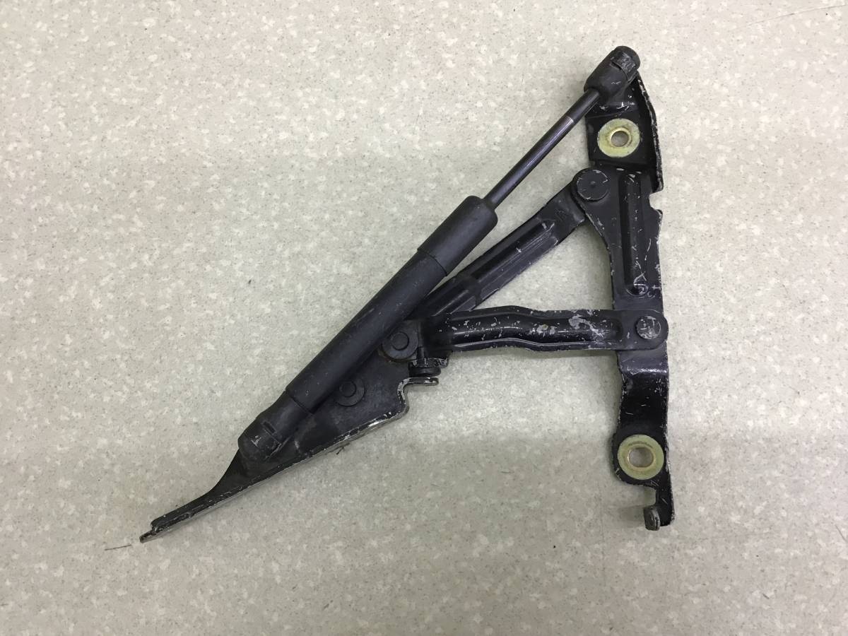 Петля крышки багажника Mazda 3 (BK) 2002-2009 Петля крышки багажника Mazda 3 (BK) 2002-2009