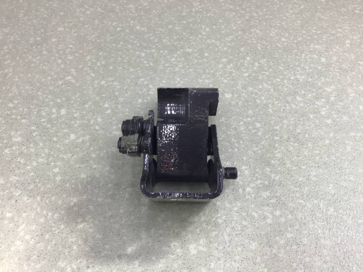 Петля двери задней правой нижняя Volkswagen Touareg (7L) 2002-2010