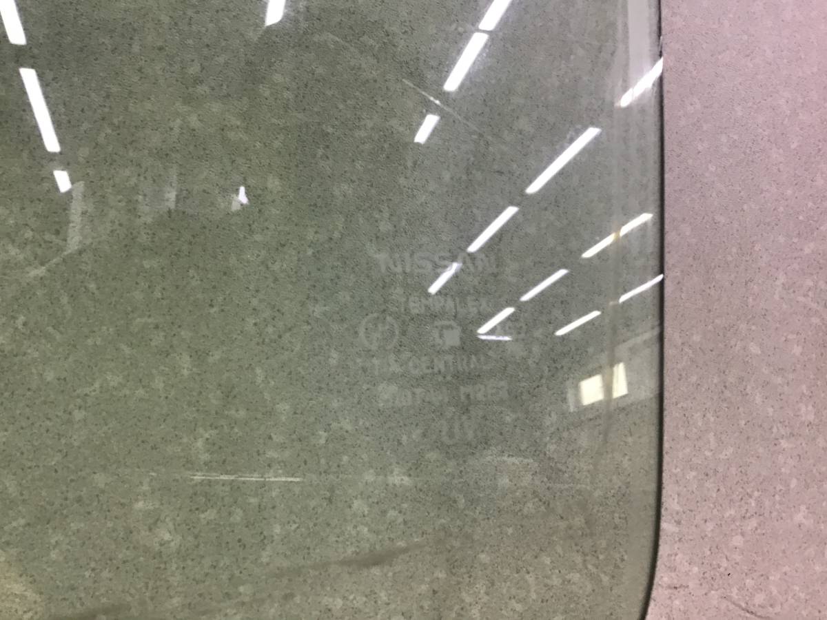 Стекло двери передней левой Nissan Almera (N16) 2000-2006