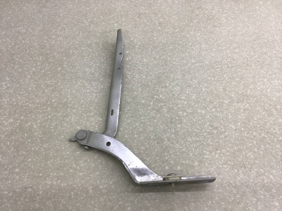 Петля капота правая Peugeot 307 (3A, 3C, 3H) 2001-2008 Петля капота правая Peugeot 307 (3A, 3C, 3H) 2001-2008