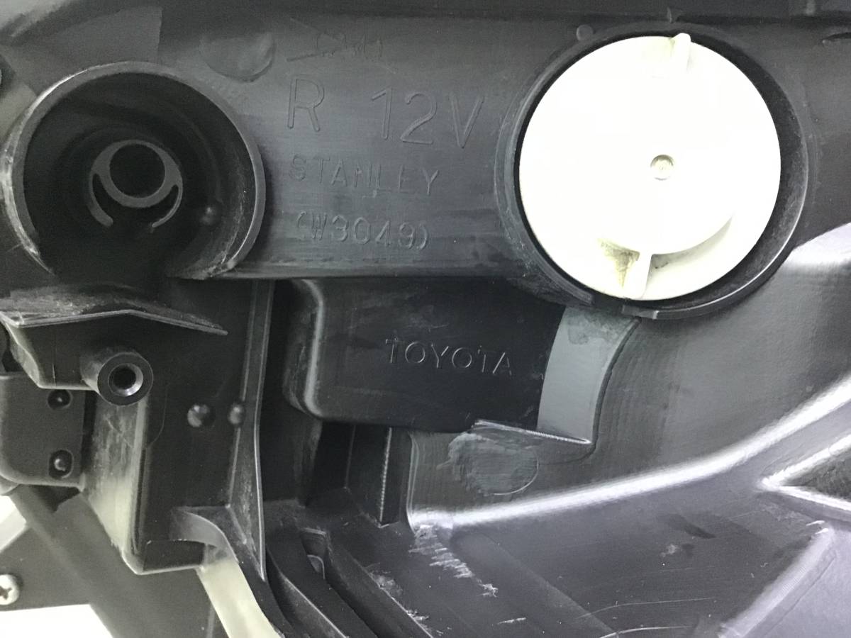 Фара правая Toyota Rav 4 (A40) 2013> Фара правая Toyota Rav 4 (A40) 2013>