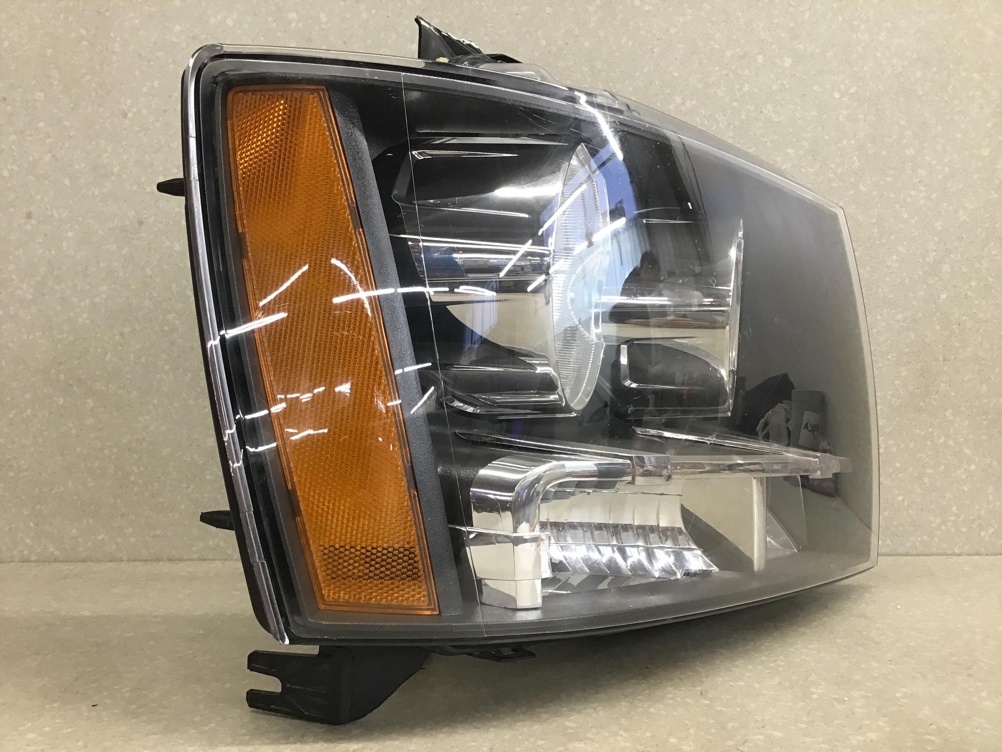 Фара правая, Chevrolet Tahoe III 2006-2014 Фара правая, Chevrolet Tahoe III 2006-2014