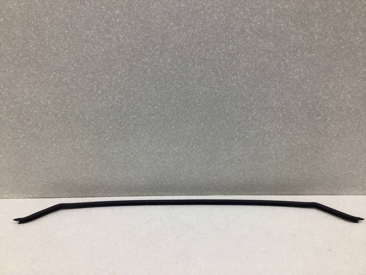 Уплотнитель капота Lexus LX450D /570 (VDJ201) 2015-2022 Уплотнитель капота Lexus LX450D /570 (VDJ201) 2015-2022