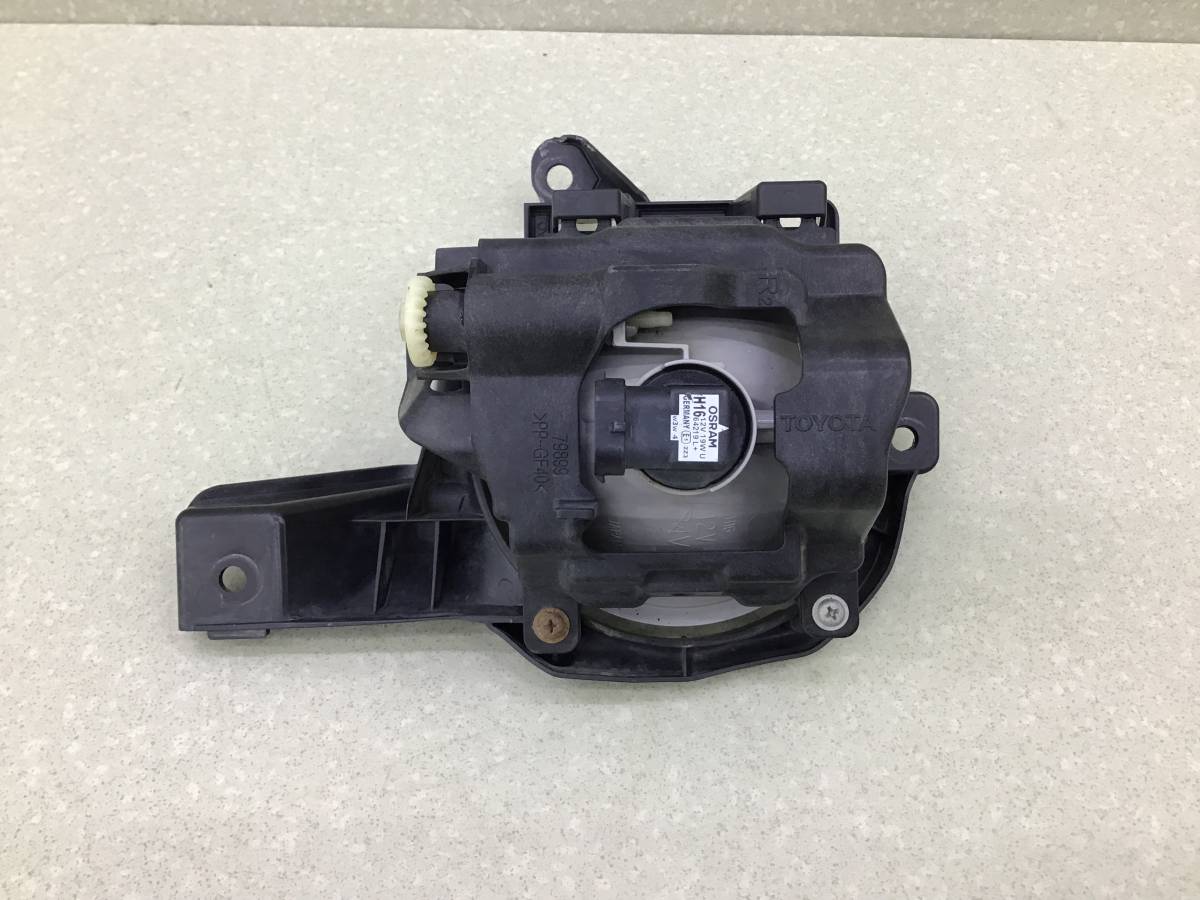 Фара противотуманная правая Toyota Rav 4 (A40) 2013> Фара противотуманная правая Toyota Rav 4 (A40) 2013>
