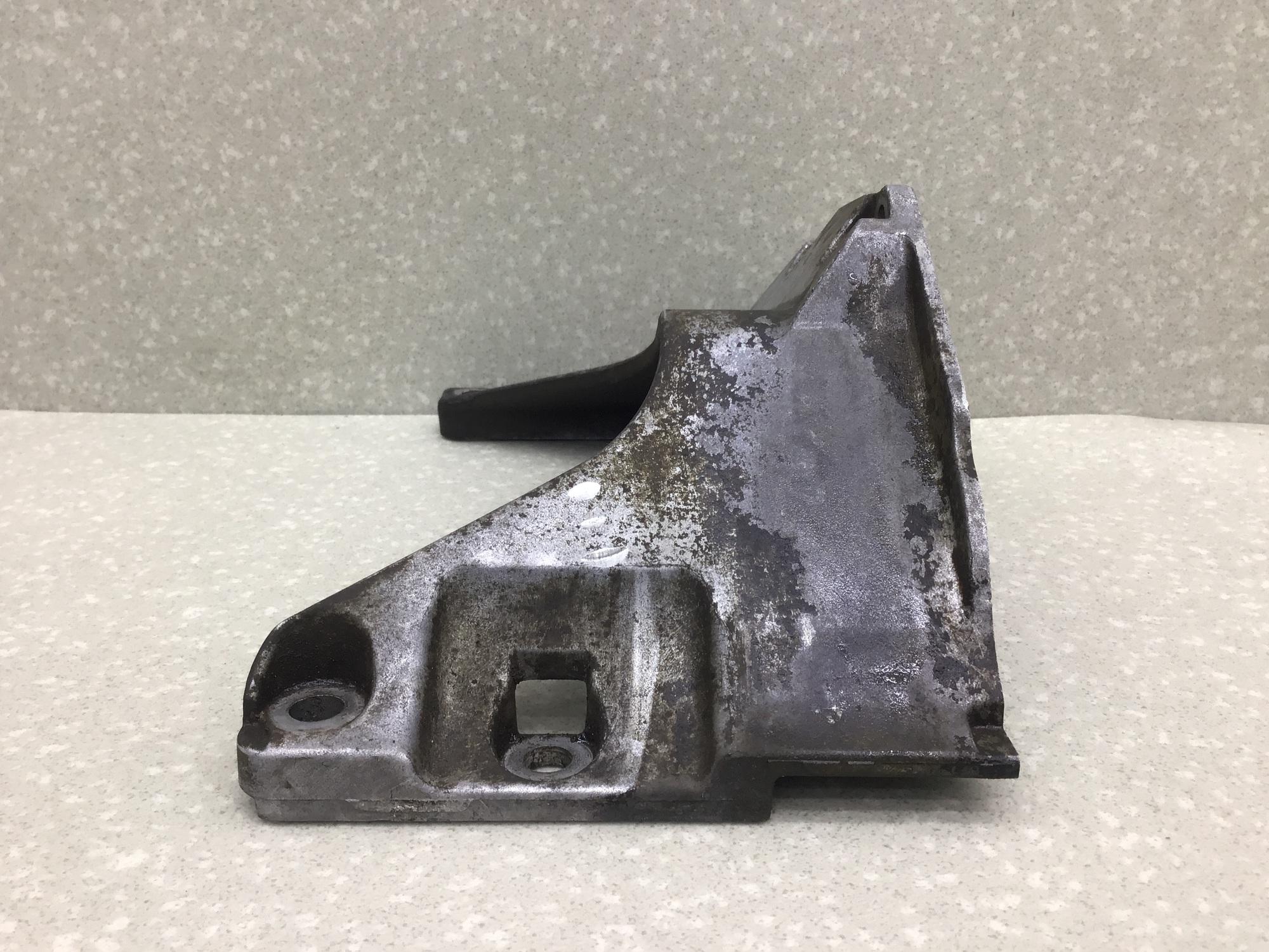 Кронштейн КПП, Suzuki Liana 2001-2007 Кронштейн КПП, Suzuki Liana 2001-2007