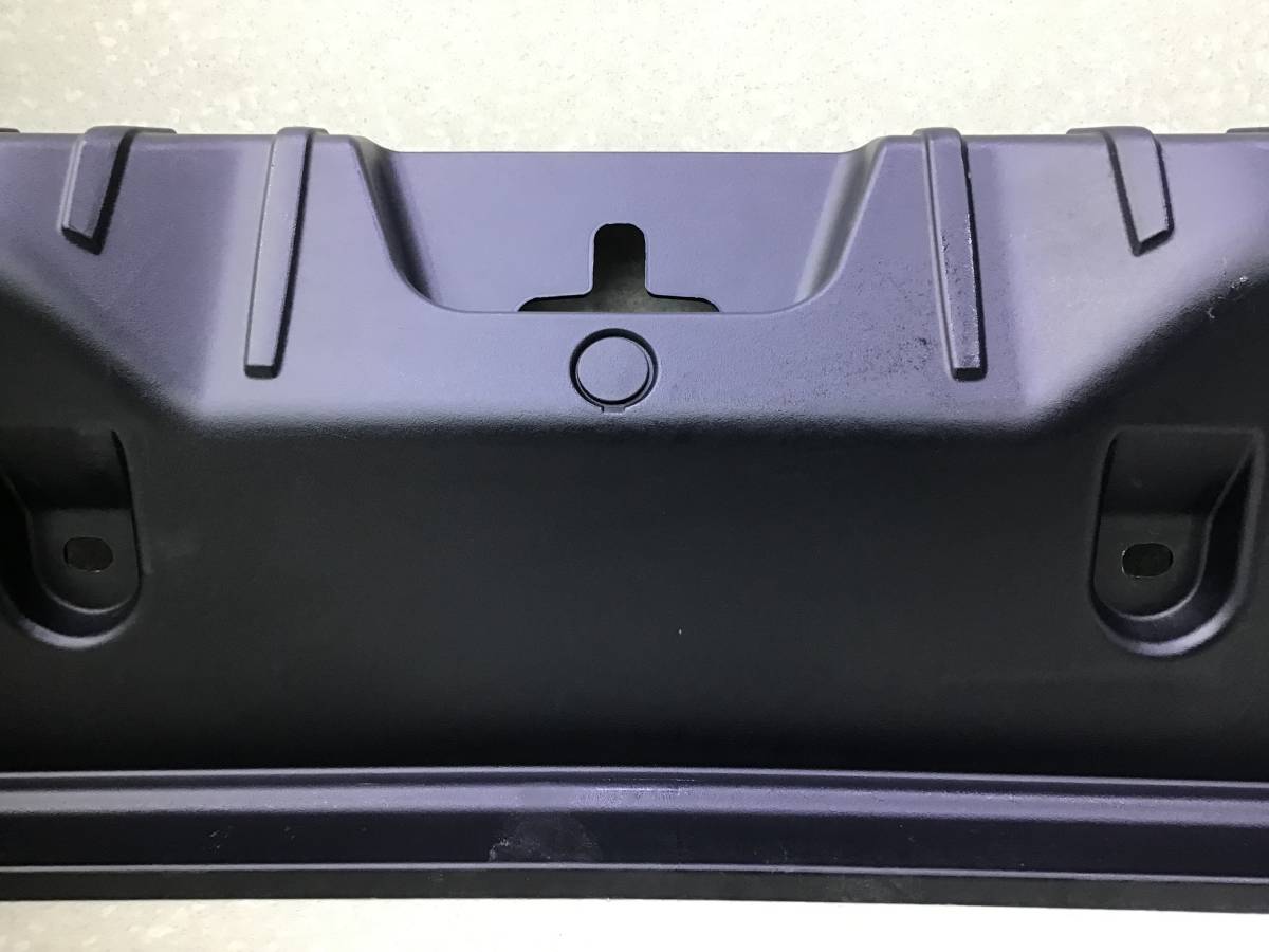 Накладка замка багажника BMW 5-series F10/F11 2009-2016 Накладка замка багажника BMW 5-series F10/F11 2009-2016