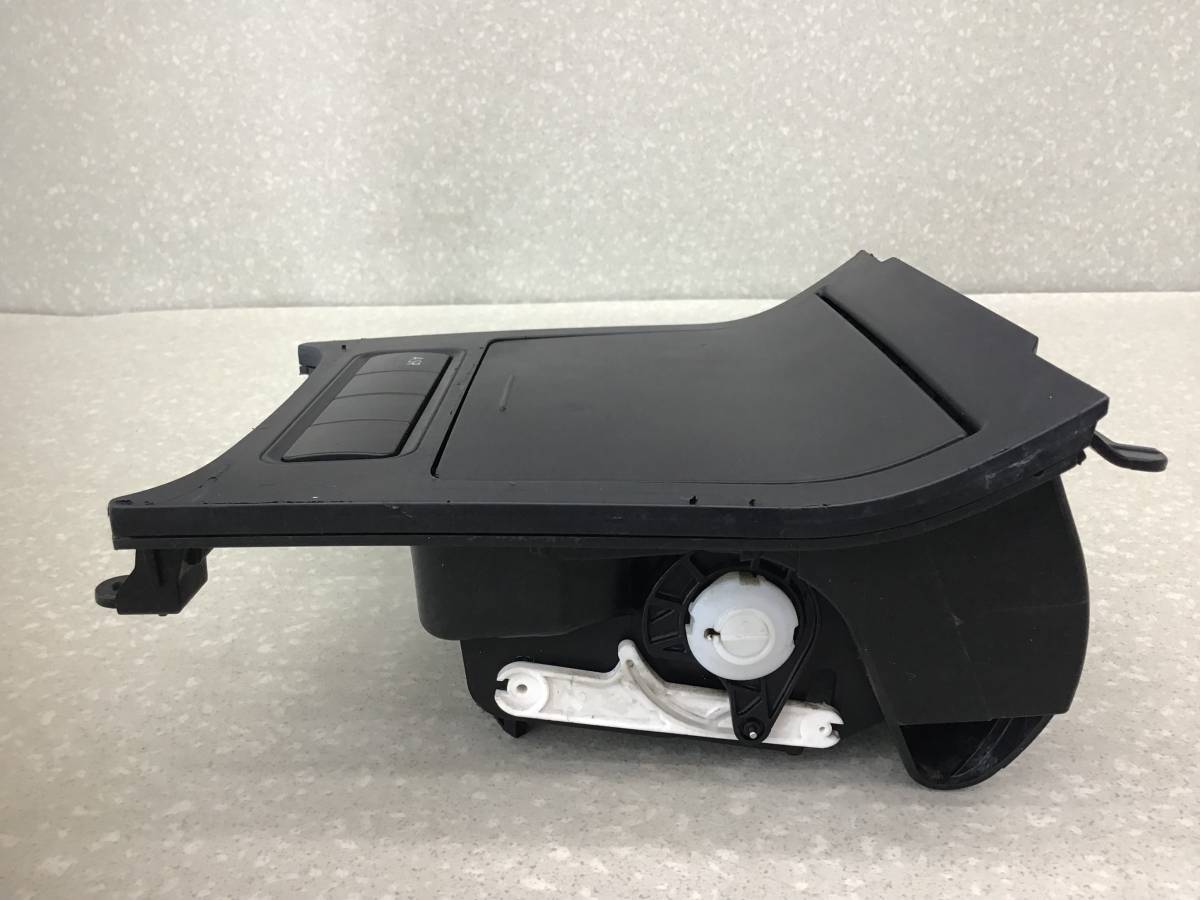 Пепельница передняя Volkswagen Jetta (1K) 2006-2011 Пепельница передняя Volkswagen Jetta (1K) 2006-2011