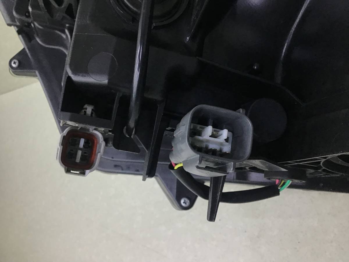 Фара правая Toyota Rav 4 (A40) 2013> Фара правая Toyota Rav 4 (A40) 2013>