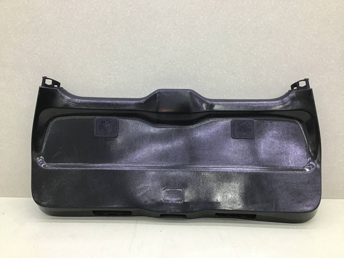 Обшивка двери багажника Toyota Land Cruiser (J300) 2021>