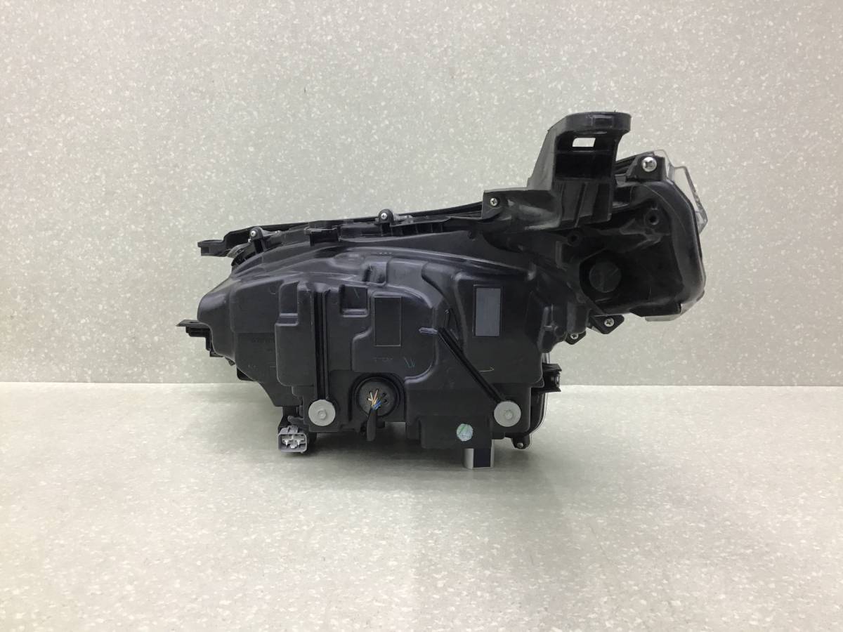 Фара правая Toyota Fortuner (GUN156, TGN156) 2015-н.в. Фара правая Toyota Fortuner (GUN156, TGN156) 2015-н.в.