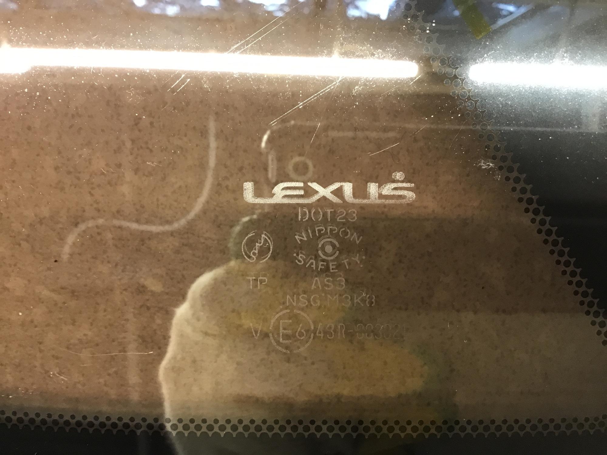 Стекло кузовное глухое левое, Lexus RX 300 1998-2003