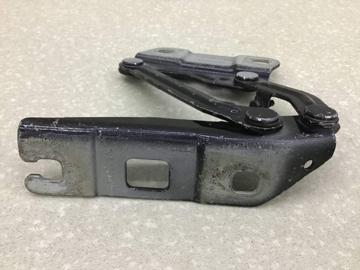 Петля капота правая Mercedes-Benz GL-Class (X164) 2006-2012 Петля капота правая Mercedes-Benz GL-Class (X164) 2006-2012