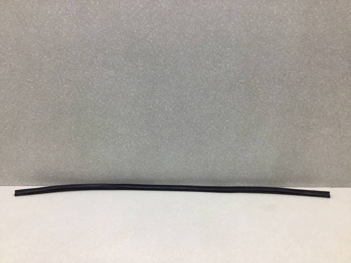 Уплотнитель капота Chevrolet Cruze (J300) 2009-2016 Уплотнитель капота Chevrolet Cruze (J300) 2009-2016