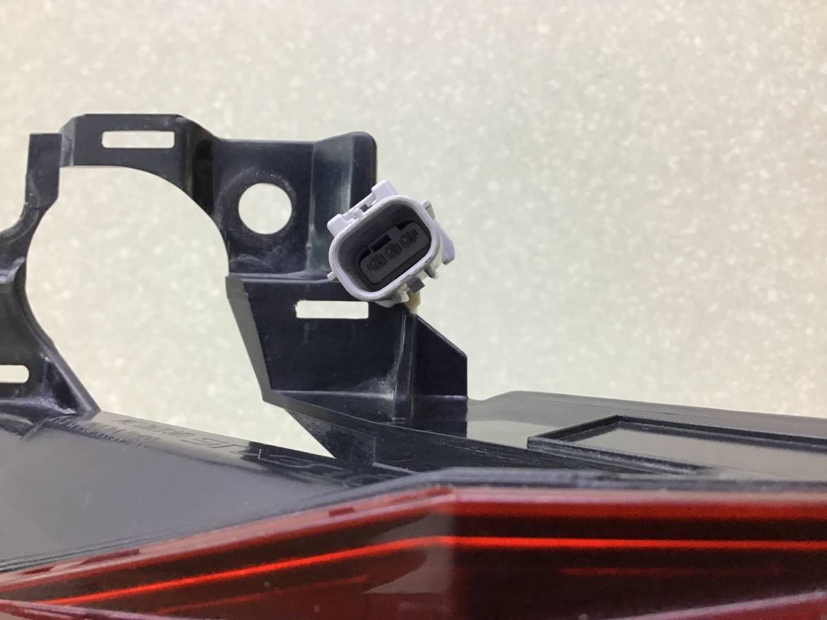 Фонарь задний наружный левый Lexus UX (MZAA10) 2018-н.в. Фонарь задний наружный левый Lexus UX (MZAA10) 2018-н.в.