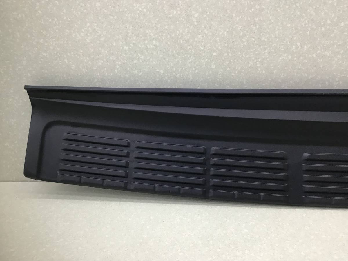 Накладка заднего бампера Toyota Land Cruiser 11 (VDJ200) 2007-2021 Накладка заднего бампера Toyota Land Cruiser 11 (VDJ200) 2007-2021