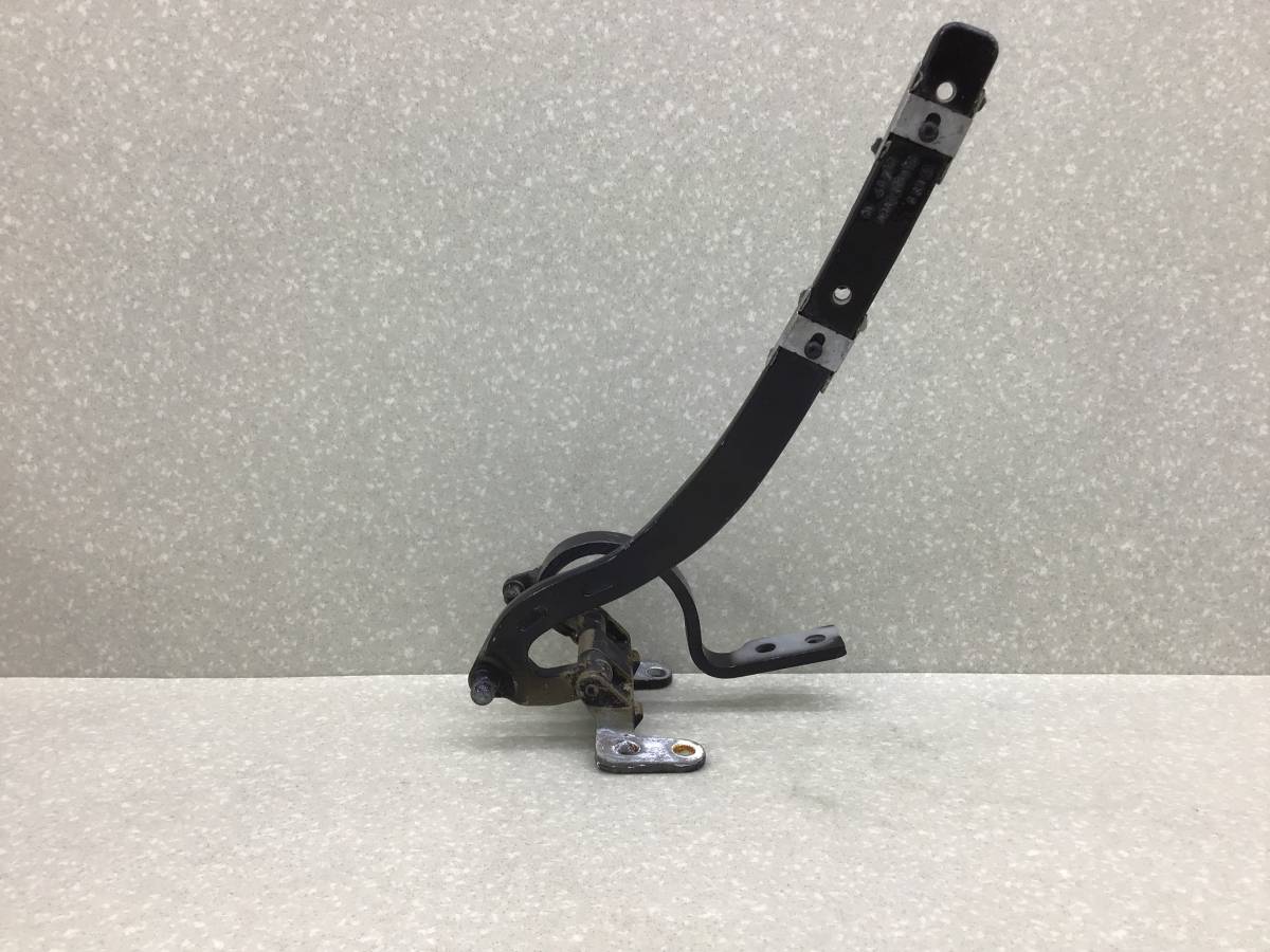Петля двери багажника Volkswagen Touareg (7L) 2002-2010 Петля двери багажника Volkswagen Touareg (7L) 2002-2010