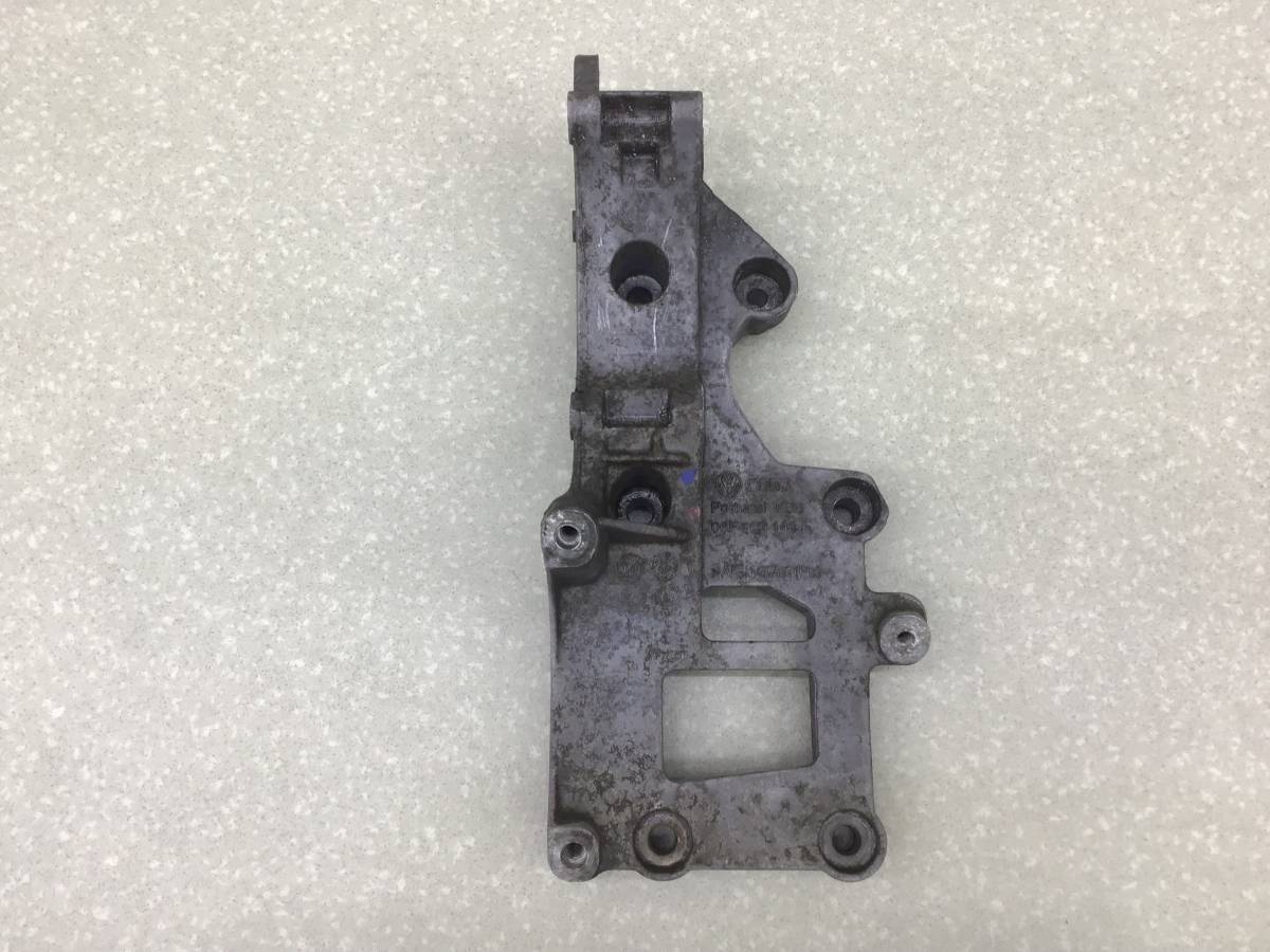 Кронштейн генератора Volkswagen Golf 5 (1K) 2003-2009 Кронштейн генератора Volkswagen Golf 5 (1K) 2003-2009