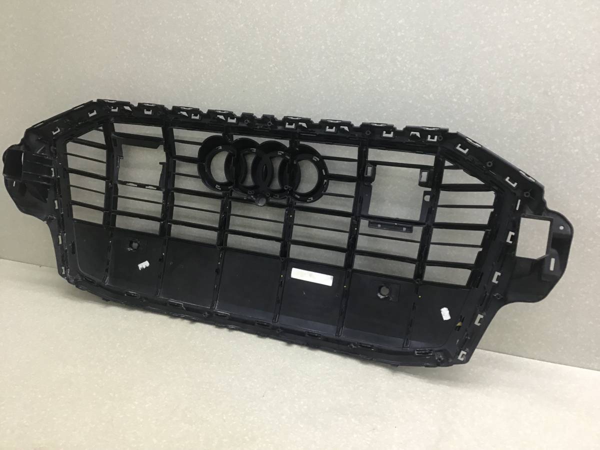 Решетка радиатора Audi Q7 (4M) 2015> Решетка радиатора Audi Q7 (4M) 2015>