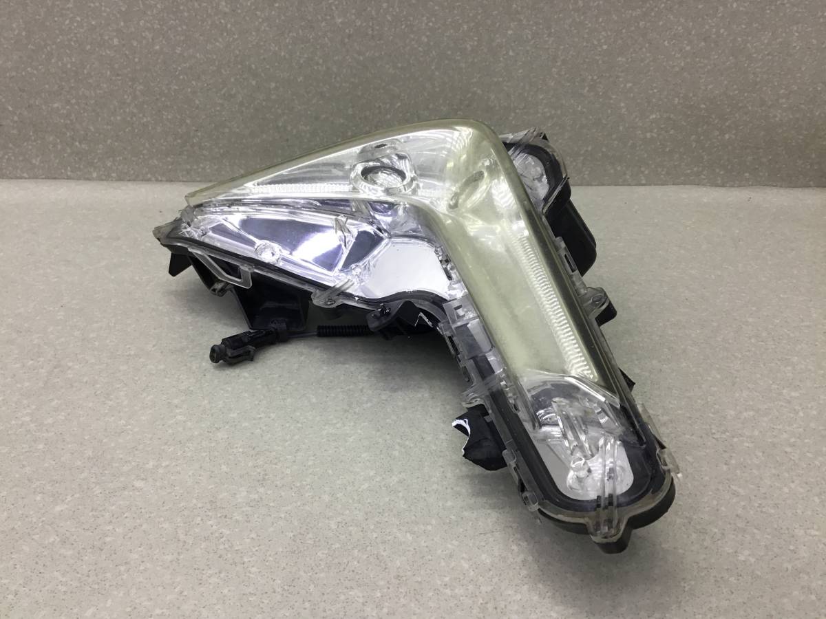 Фара противотуманная левая Lexus LX450D /570 (VDJ201) 2015-2022 Фара противотуманная левая Lexus LX450D /570 (VDJ201) 2015-2022