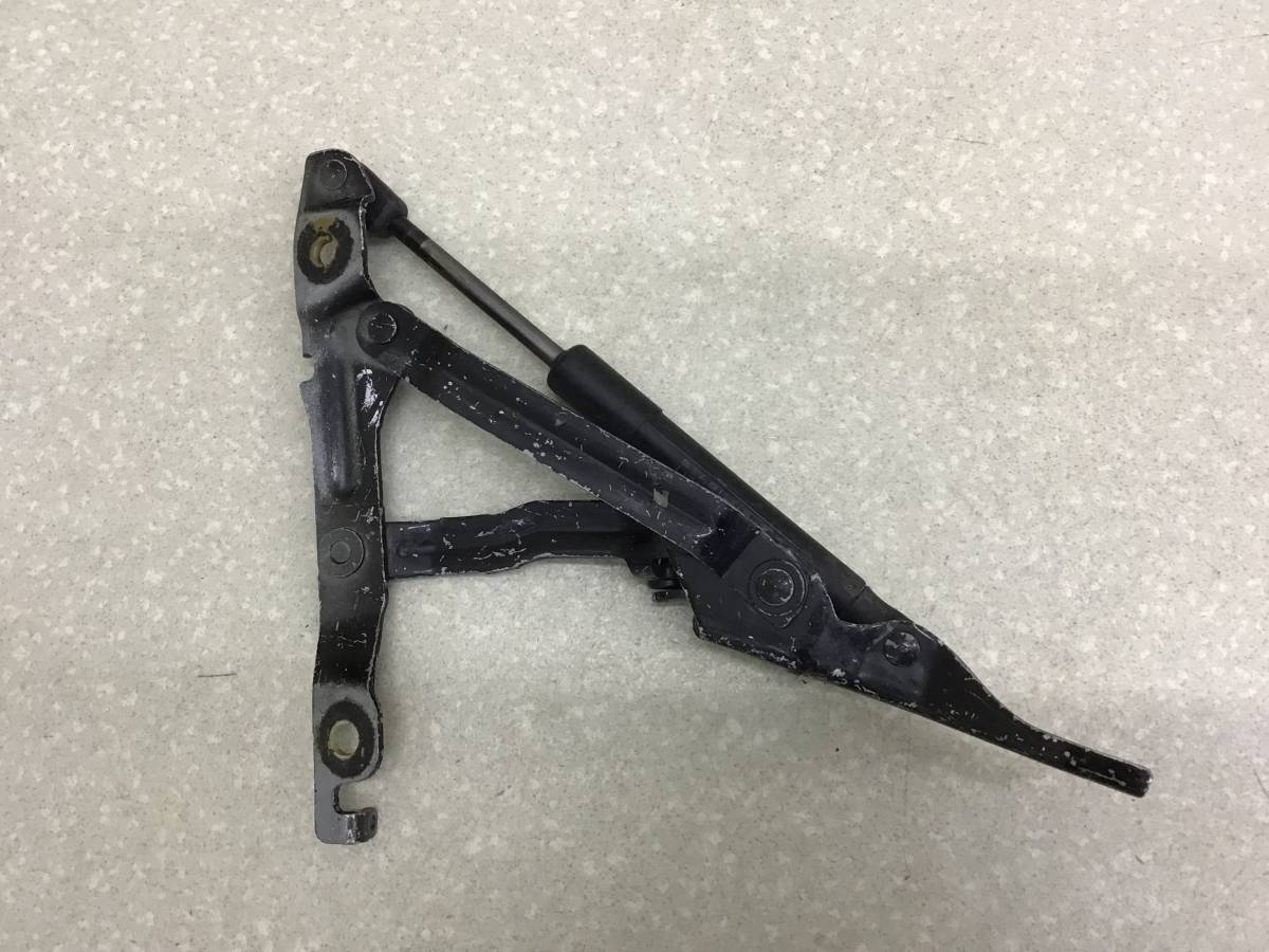 Петля крышки багажника Mazda 3 (BK) 2002-2009 Петля крышки багажника Mazda 3 (BK) 2002-2009