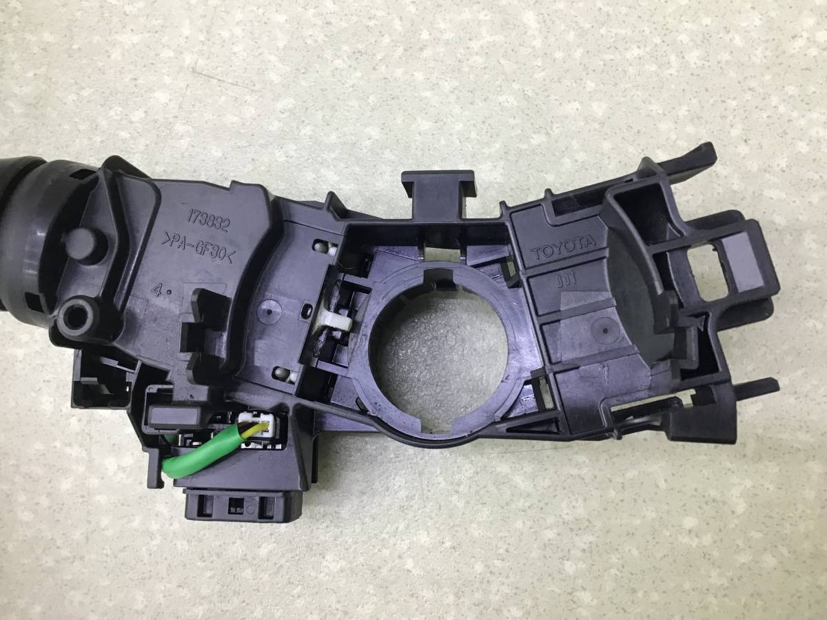 Переключатель поворотов подрулевой Toyota Rav 4 (A30) 2006-2013