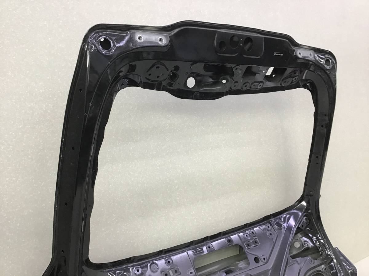 Дверь багажника Lexus RX500h (ALH10) Дверь багажника Lexus RX500h (ALH10)