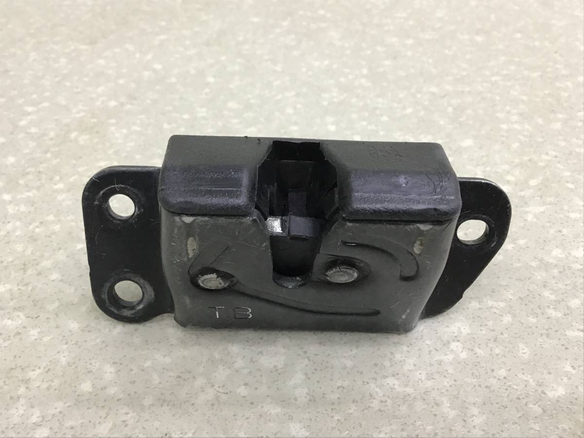 Замок багажника Hyundai Tucson (JM) 2004-2010 Замок багажника Hyundai Tucson (JM) 2004-2010