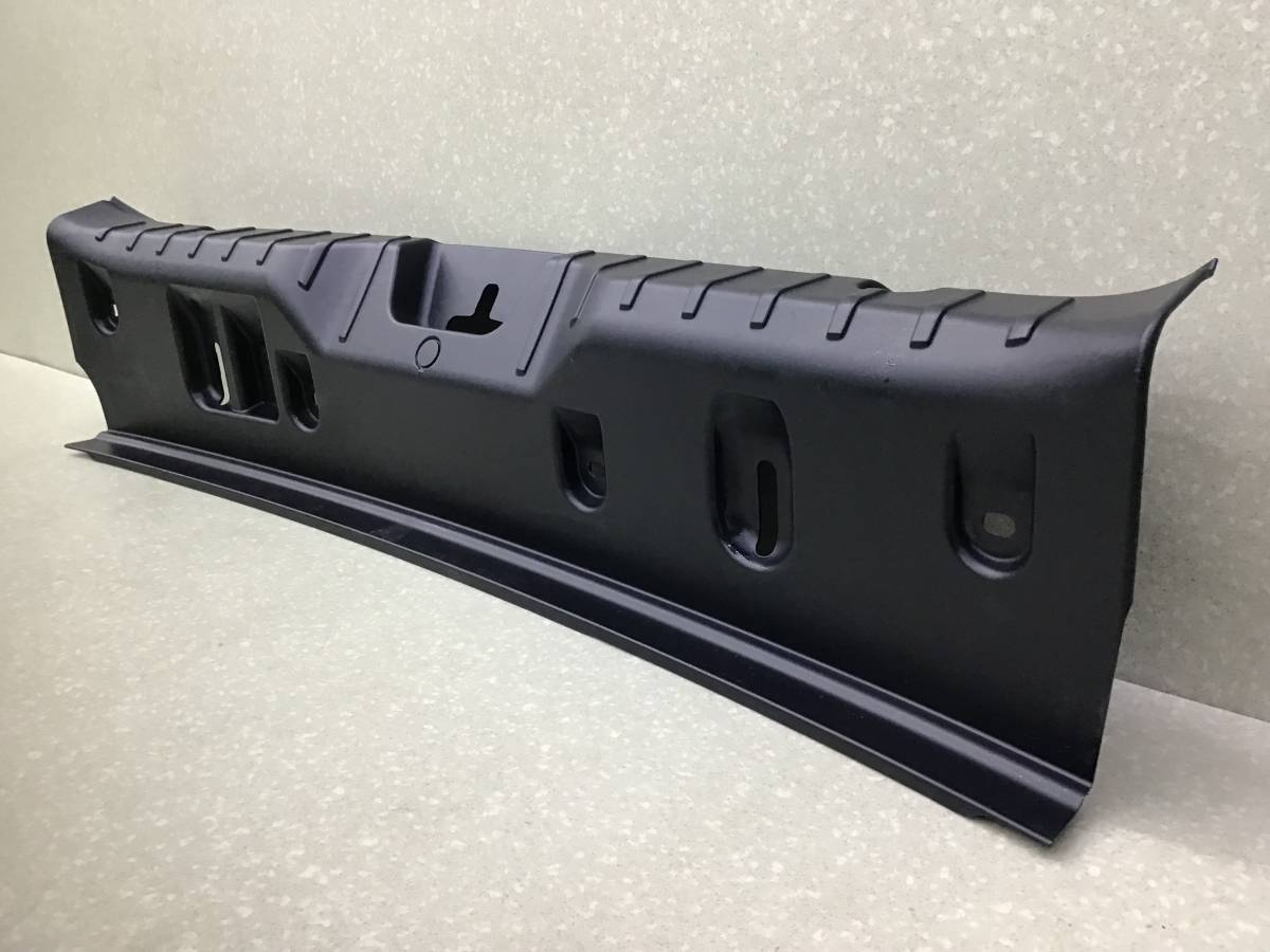 Накладка замка багажника BMW 5-series F10/F11 2009-2016 Накладка замка багажника BMW 5-series F10/F11 2009-2016